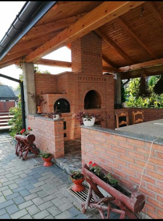Enigma Bucovinei Hotel Vicovu de Jos Екстериор снимка