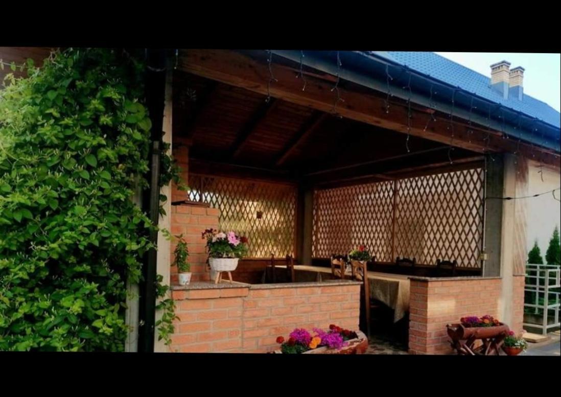 Enigma Bucovinei Hotel Vicovu de Jos Екстериор снимка