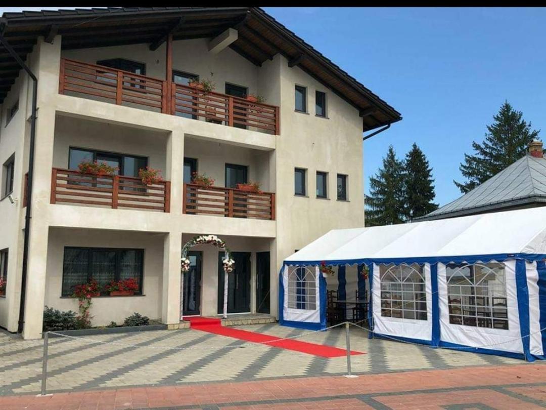 Enigma Bucovinei Hotel Vicovu de Jos Екстериор снимка