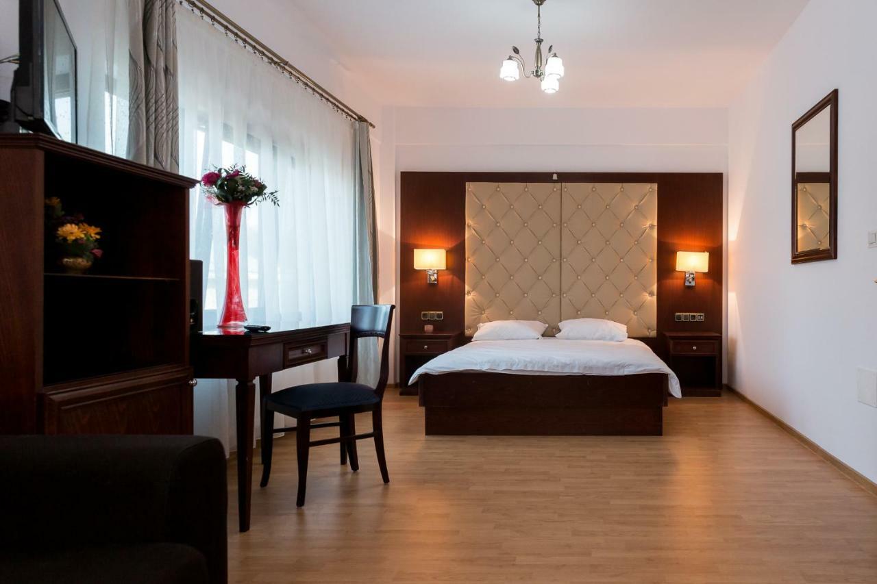 Enigma Bucovinei Hotel Vicovu de Jos Екстериор снимка