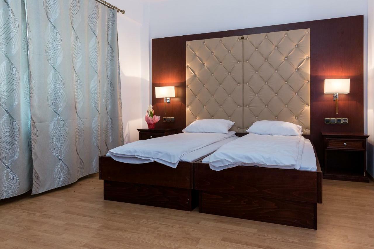 Enigma Bucovinei Hotel Vicovu de Jos Екстериор снимка