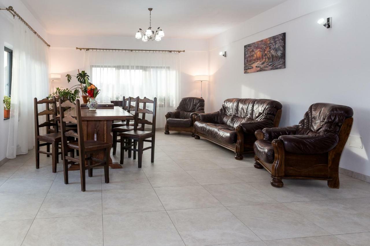 Enigma Bucovinei Hotel Vicovu de Jos Екстериор снимка
