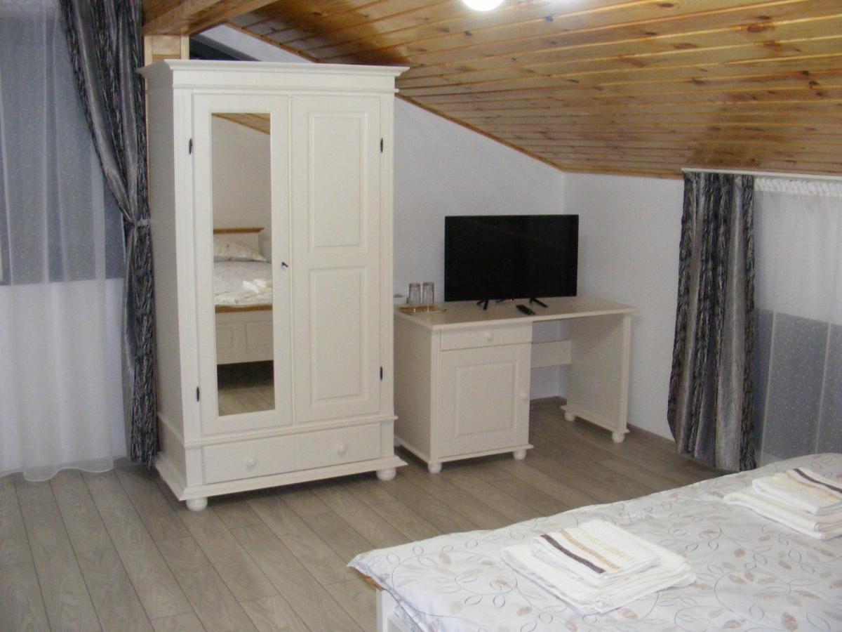 Enigma Bucovinei Hotel Vicovu de Jos Екстериор снимка